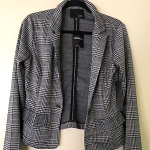 Brand new blazer from forever 21!! Black&white.